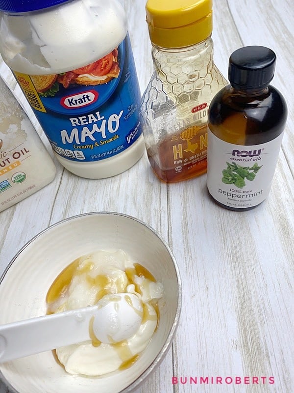a table with mayonnaise, honey, peppermint essential oil and coconut oil with a bowl with mayonnaise, honey, coconut oil and peppermint oil